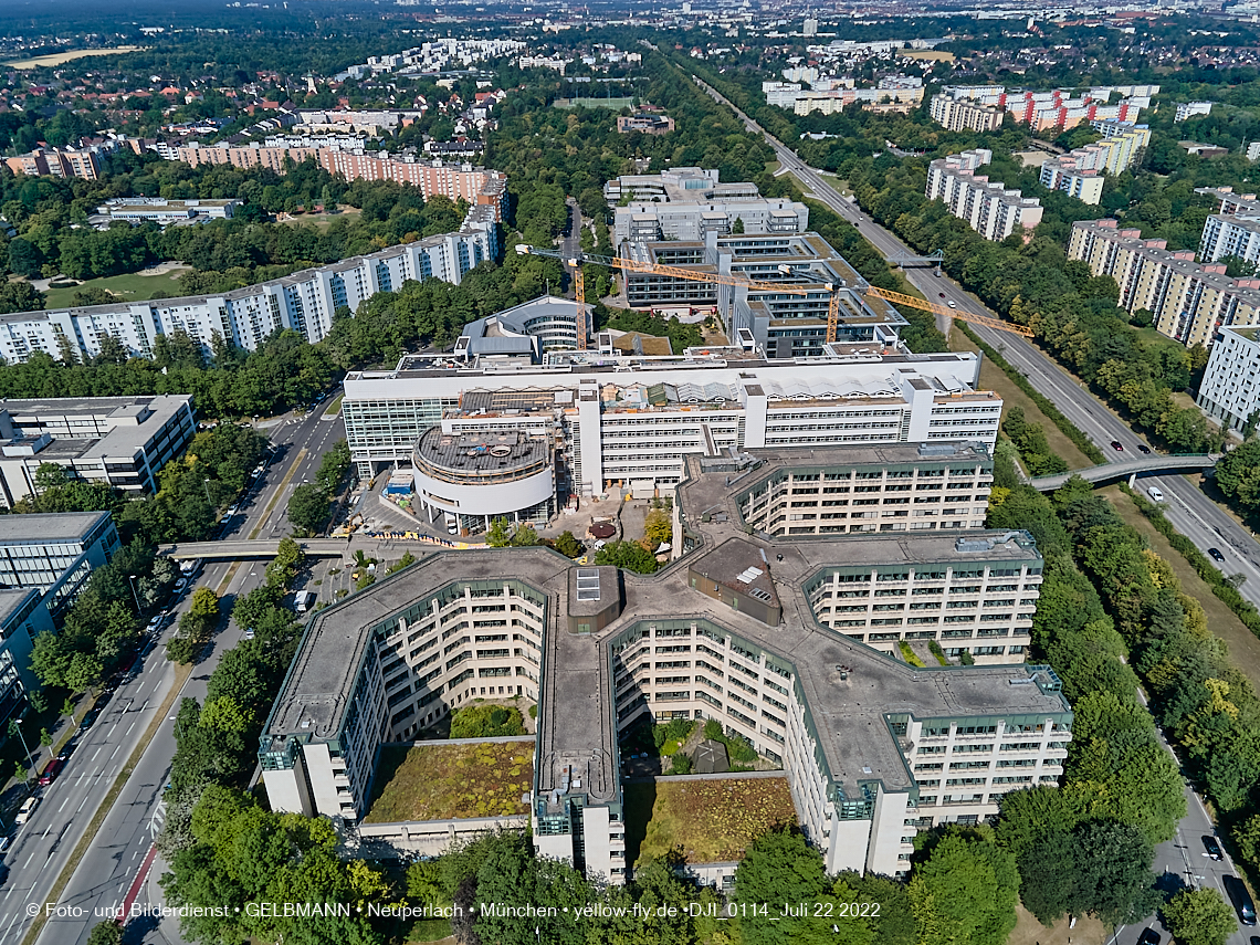 22.07.2022 - ehemaliges Alliant-Versicherungsgebäude und Wohnring in Neuperlach